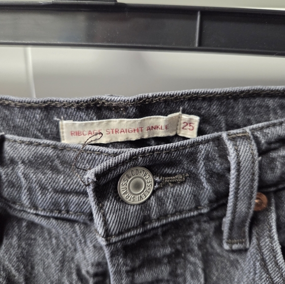 Levis Ribcage Straight - Picture 3 of 3